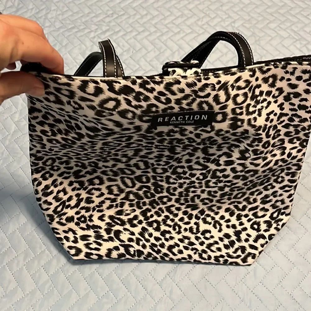 Kenneth Cole Reaction bag - Picture 3 of 5